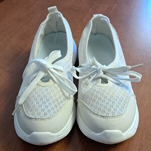 Womans Light Weight Slip Ins/ BUNDLE ONLY 2 OR MORE ITEMS